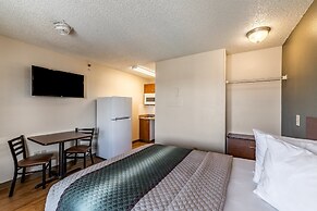 HomeTowne Studios by Red Roof Austin