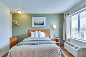 HomeTowne Studios by Red Roof Austin