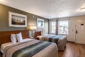 HomeTowne Studios by Red Roof Austin