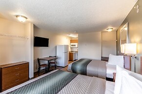 HomeTowne Studios by Red Roof Austin