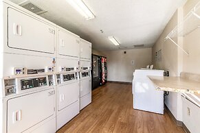 HomeTowne Studios by Red Roof Austin