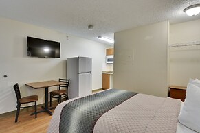 HomeTowne Studios by Red Roof Austin