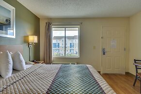 HomeTowne Studios by Red Roof Austin