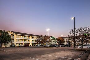 HomeTowne Studios by Red Roof Austin