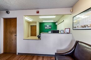 HomeTowne Studios by Red Roof Austin