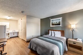 HomeTowne Studios by Red Roof Austin