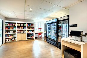 Sonesta Simply Suites Miami Airport Doral