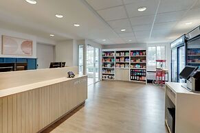 Sonesta Simply Suites Miami Airport Doral