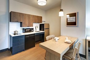 Sonesta Simply Suites Miami Airport Doral