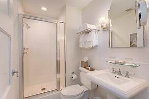 Inn at Bay Harbor, Autograph Collection