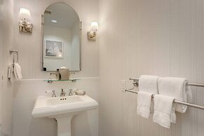 Inn at Bay Harbor, Autograph Collection