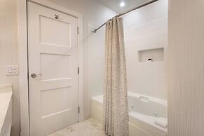 Inn at Bay Harbor, Autograph Collection