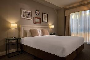 Majestic Old Lion Apartments