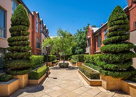 Majestic Old Lion Apartments