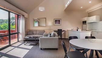 Majestic Old Lion Apartments