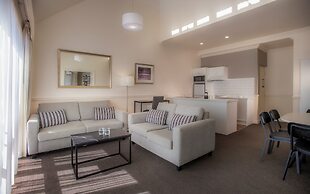 Majestic Old Lion Apartments