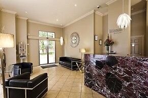 Majestic Old Lion Apartments