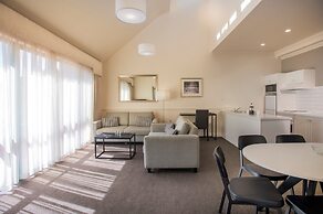 Majestic Old Lion Apartments