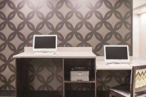 La Quinta Inn & Suites by Wyndham Clearwater South