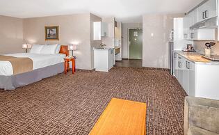Coast Fort St. John Hotel