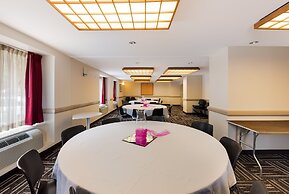 Red Roof Inn PLUS+ Columbus Downtown-Convention Center