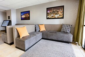 Drury Inn & Suites Kansas City Airport