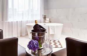 Executive Plaza Hotel Metro Vancouver