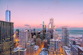 Holiday Inn & Suites Chicago - Downtown by IHG