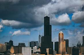 Holiday Inn & Suites Chicago - Downtown by IHG