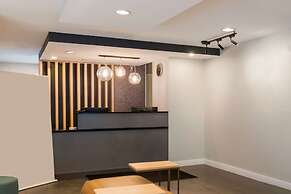 Sonesta Simply Suites Falls Church