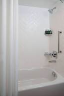 Sonesta Simply Suites Falls Church