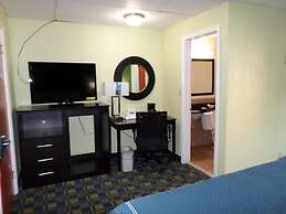 Travelodge by Wyndham Cleveland Lakewood