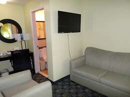Travelodge by Wyndham Cleveland Lakewood