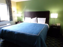 Travelodge by Wyndham Cleveland Lakewood