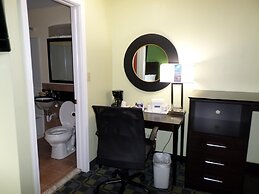 Travelodge by Wyndham Cleveland Lakewood