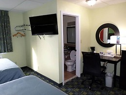 Travelodge by Wyndham Cleveland Lakewood