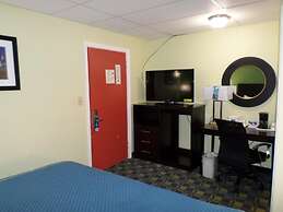 Travelodge by Wyndham Cleveland Lakewood