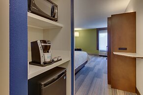 Holiday Inn Express & Suites Atlanta N-Perimeter Mall Area by IHG