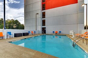 Holiday Inn Express & Suites Atlanta N-Perimeter Mall Area by IHG