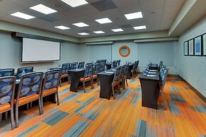 Holiday Inn Express & Suites Atlanta N-Perimeter Mall Area by IHG