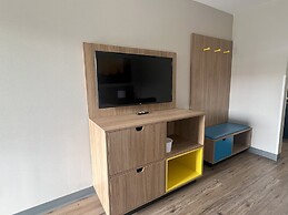 Days Inn by Wyndham Phoenix West