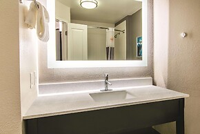 La Quinta Inn & Suites by Wyndham Orlando UCF