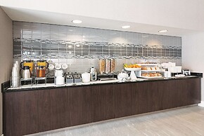 La Quinta Inn & Suites by Wyndham Orlando UCF