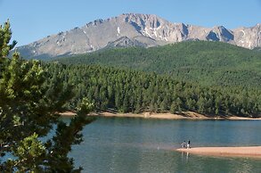 Holiday Inn Express & Suites Colorado Springs North by IHG