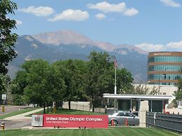 Holiday Inn Express & Suites Colorado Springs North by IHG