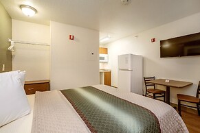 HomeTowne Studios by Red Roof Philadelphia - Maple Shade, NJ