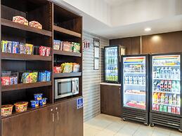 Holiday Inn Express & Suites Chicago-Libertyville by IHG