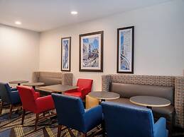 Holiday Inn Express & Suites Chicago-Libertyville by IHG