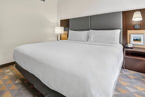 Holiday Inn & Suites Dallas-Addison by IHG