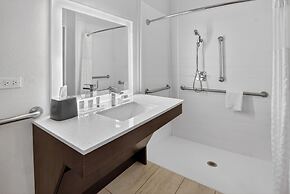 Holiday Inn & Suites Dallas-Addison by IHG